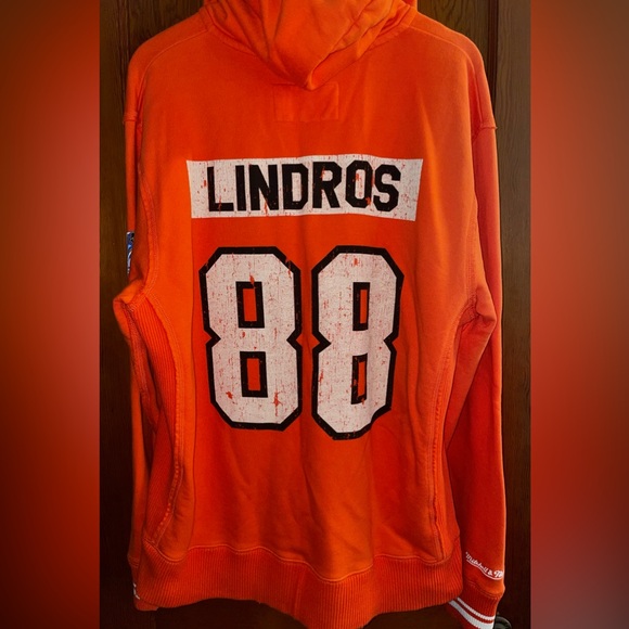 Philadelphia Flyers Eric Lindros 88 Mitchell & Ness Winter Classic sz Lg hoodie - Picture 1 of 5